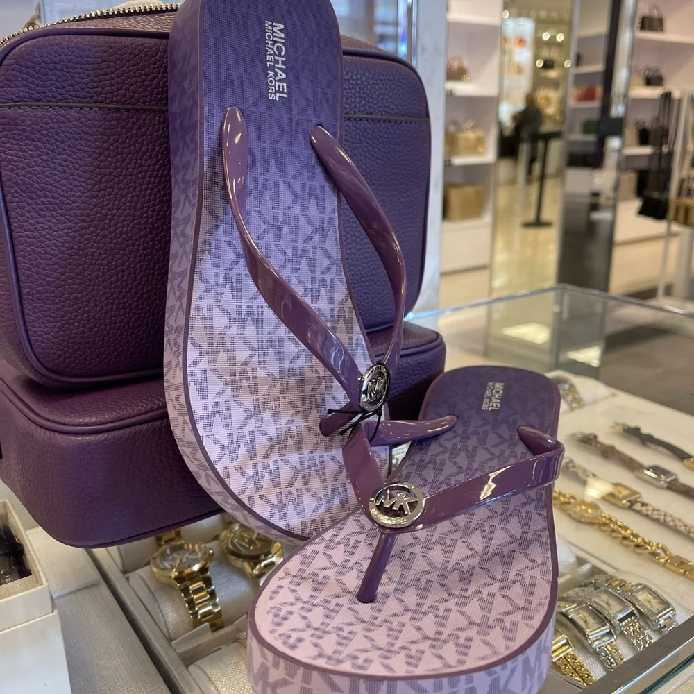 Michael Kors BEDFORD FLIP FLOP
PVC/OMBRE MK SIG
Platform Sandals 
Dark Purple - Picture 14 of 16